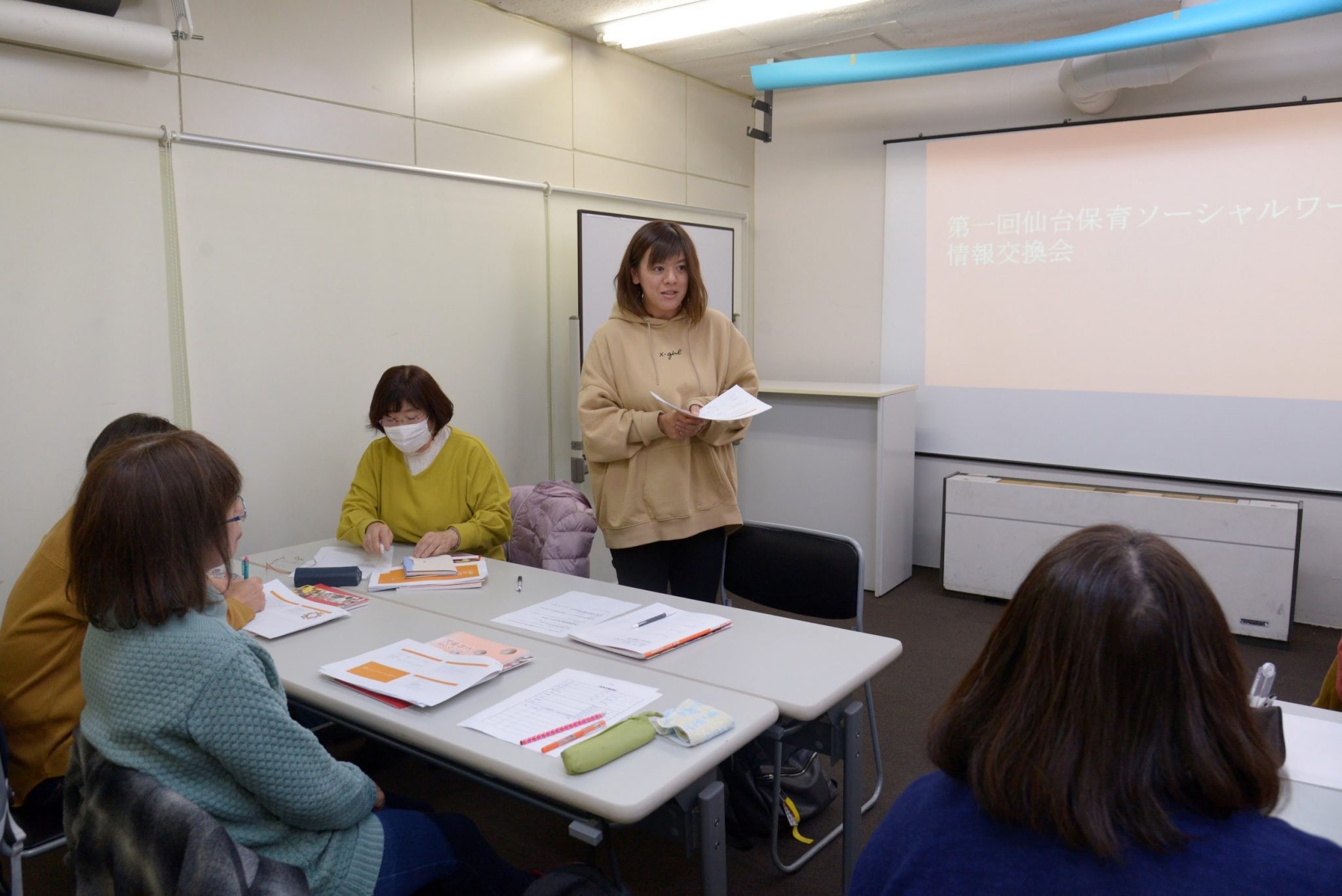 「支援機関との情報連携の難しさ」「家庭の問題にどこまで踏み込めばよいのか」など、保育スタッフ達が抱える悩みについて、どのように対処していけばよいのか意見を出し合いました。