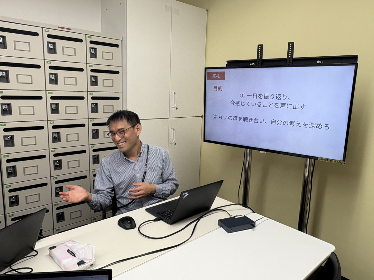 スタッフが振り返りを自分の力にするサポートをしています!